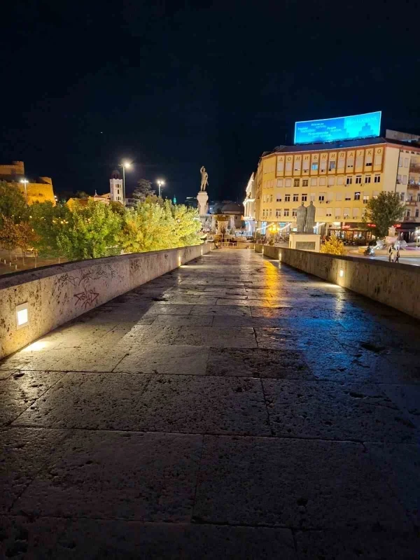 Üsküp Taşköprü, Esenler Belediyesi aydınlatmasıyla ışıklandı