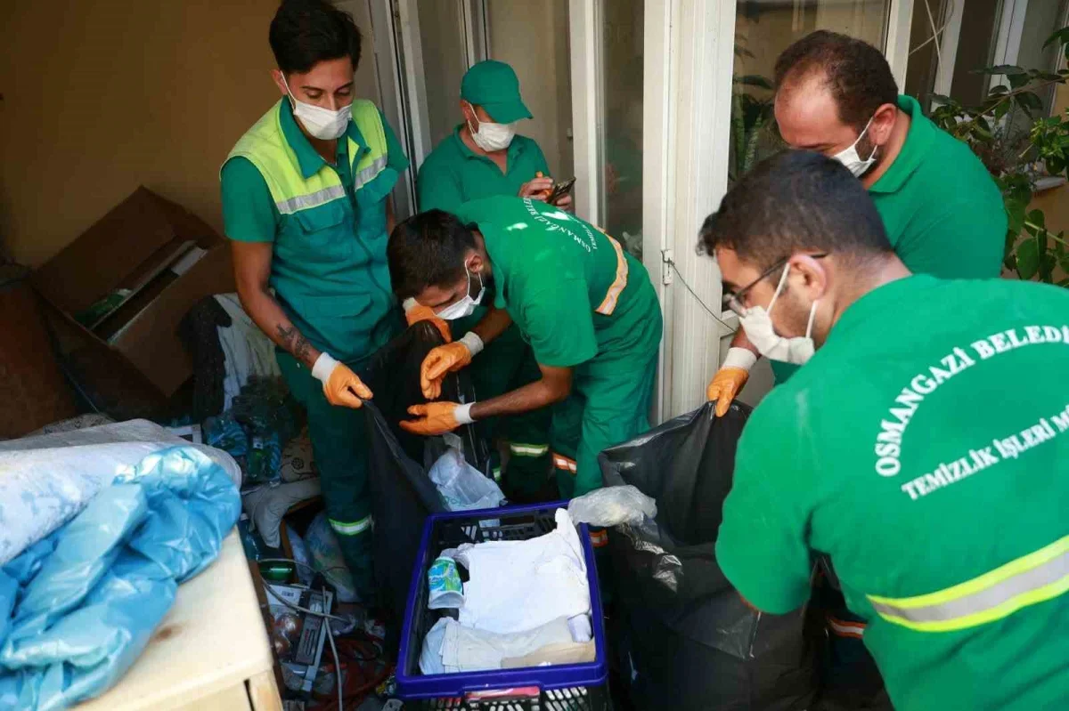 Osmangazi'de çöp ev temizliği: 2 kamyon atık çıkarıldı