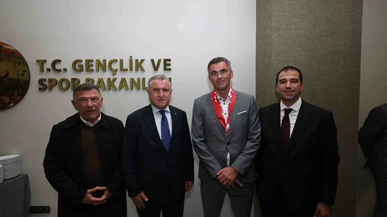 Osman Aşkın Bak, Avrupa Okul Sporları Federasyonu heyetiyle görüştü