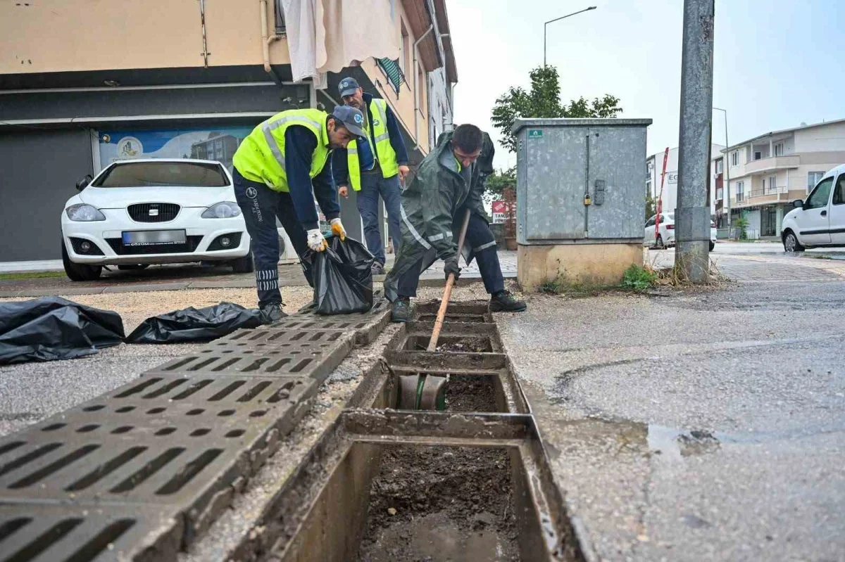 Bursa'da yoğun yağış alarmı: Ekipler 766 ihbara müdahale etti