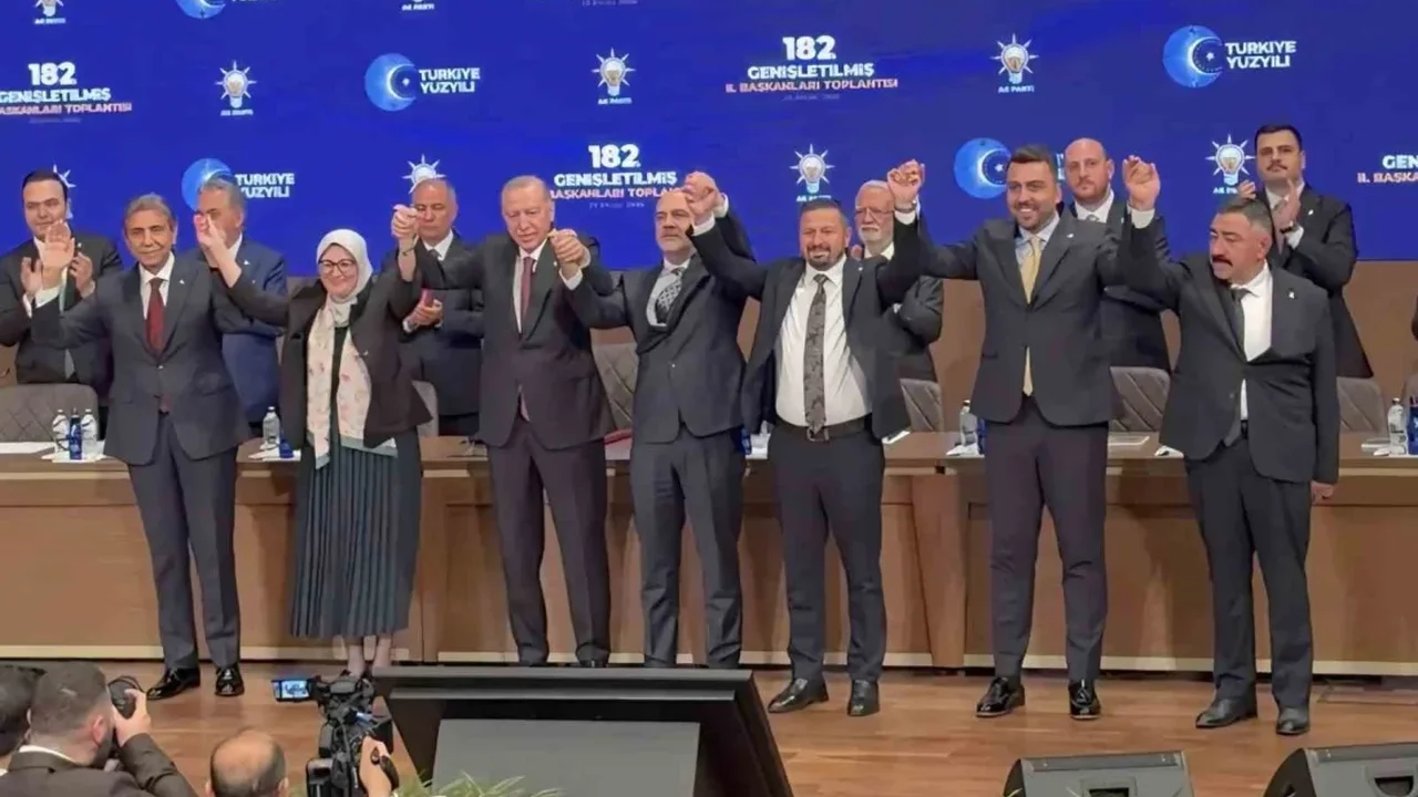 Aydın Dinçer AK Parti'ye katıldı, Balıkesir'de sayı 5 oldu
