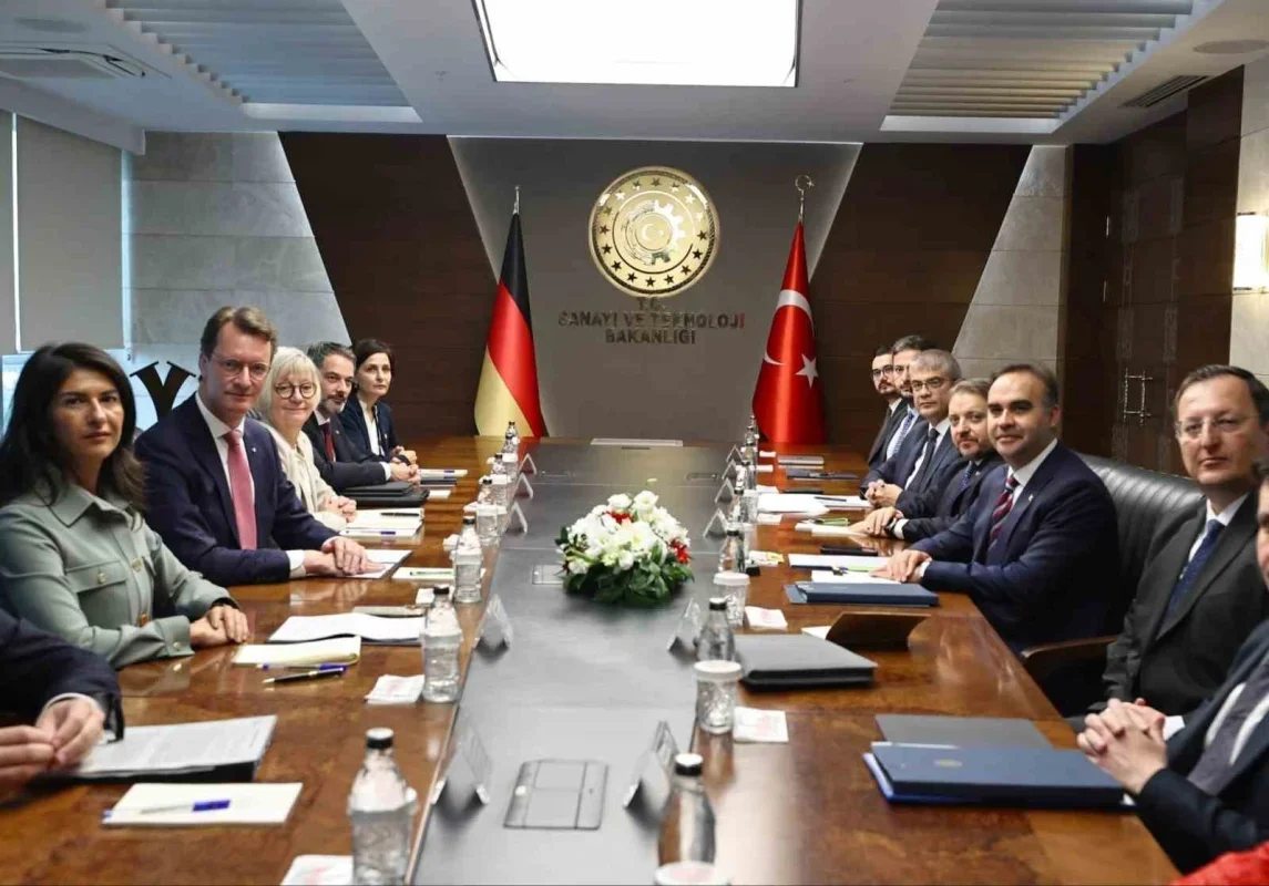 Mehmet Fatih Kacır, Hendrik Wüst ile yatırım iş birliğini görüştü