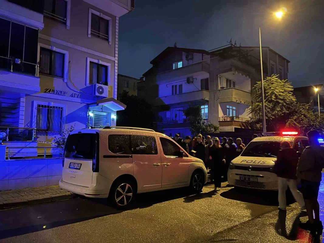 İzmit'te temel kazısında toprak kayması: 2 bina tahliye edildi