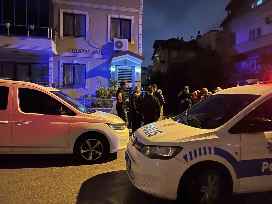 İzmit'te temel kazısında toprak kayması: 2 bina tahliye edildi