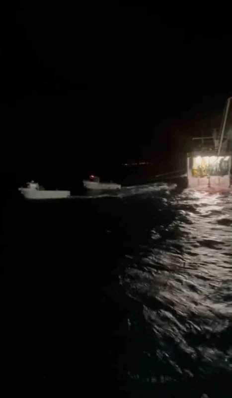 Bozcaada'da sürüklenen Koçoğulları 3 teknesi kurtarıldı