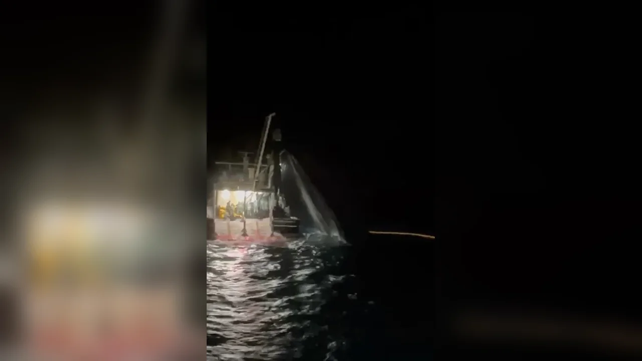 Bozcaada'da sürüklenen Koçoğulları 3 teknesi kurtarıldı