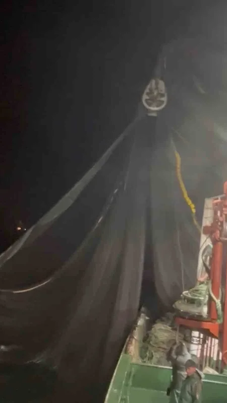 Bozcaada'da sürüklenen Koçoğulları 3 teknesi kurtarıldı