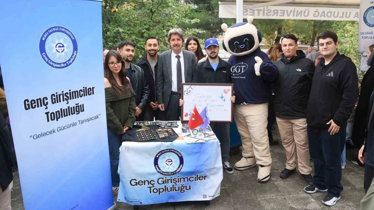 BUÜ'de 2026-2027 akademik yılı öğrenci kulüpleriyle başladı