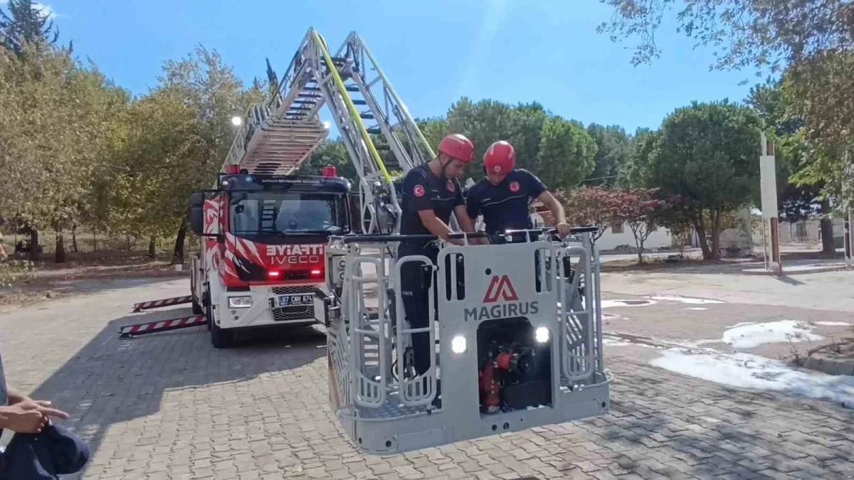 Manavgat İtfaiyesine 42 Metre Merdivenli İki Yeni Araç