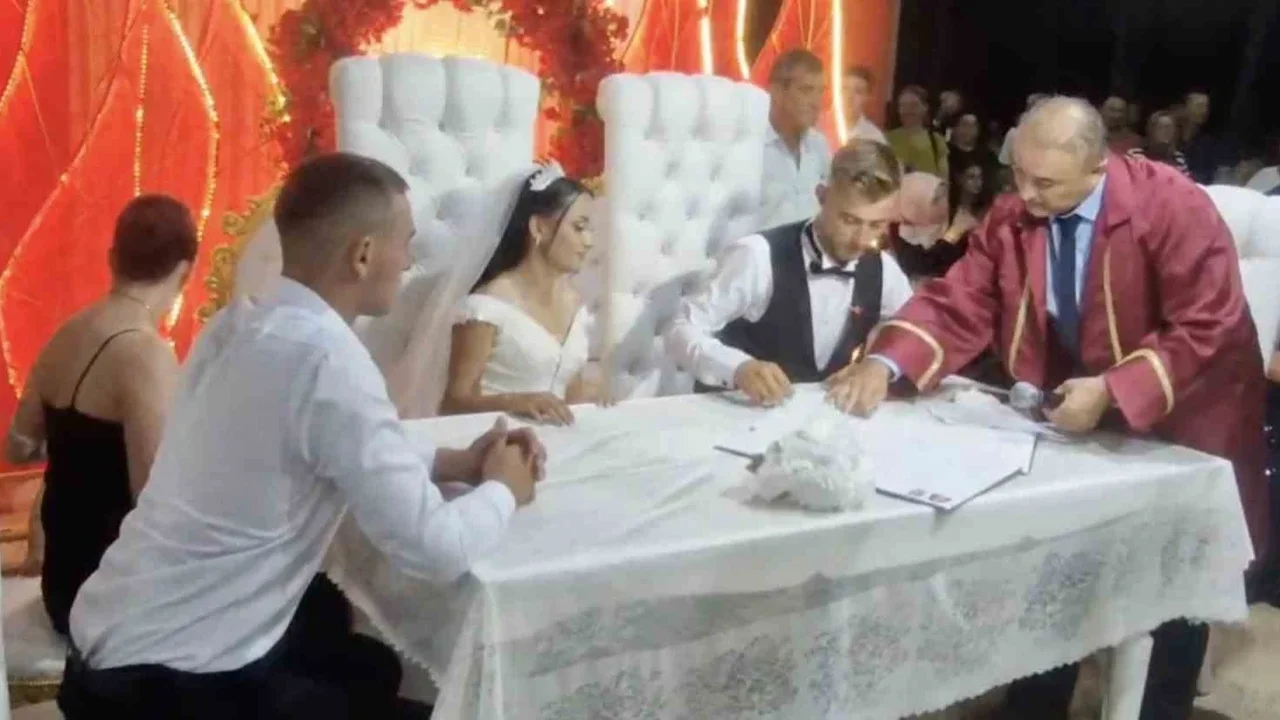 Gelibolu'da nikah memuru Serkan Özel, kızının nikahını kıydı