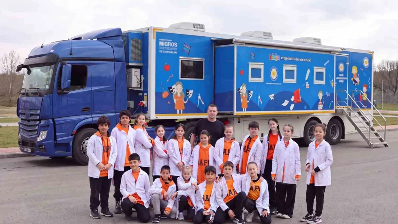 Migros Bilim Ateşböceği deprem bölgesinde 3 bin çocuğa ulaştı