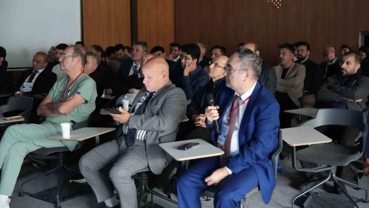 Da Vinci robotuyla prostat ameliyatı canlı yayında yapıldı