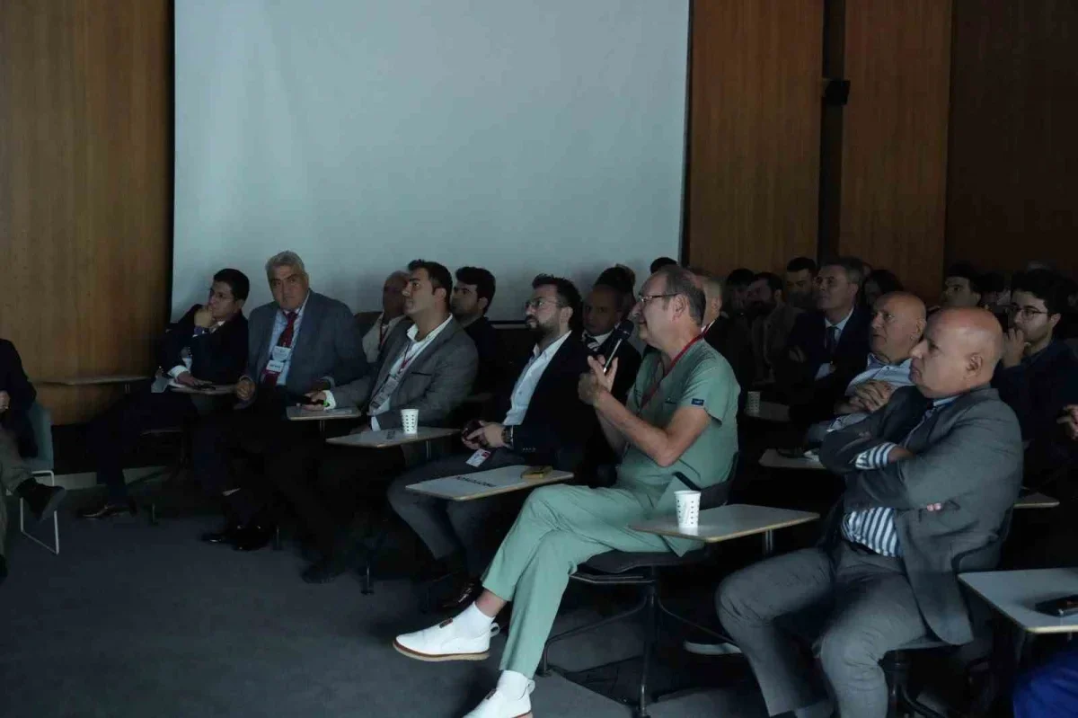 Da Vinci robotuyla prostat ameliyatı canlı yayında yapıldı