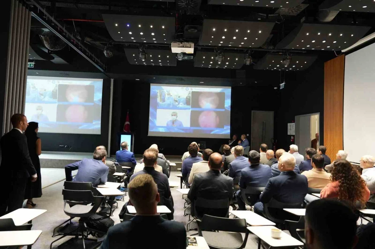 Da Vinci robotuyla prostat ameliyatı canlı yayında yapıldı