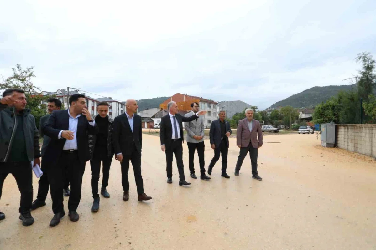 İnegöl Cerrah'ta 27 sokak için sathi kaplama çalışması başladı