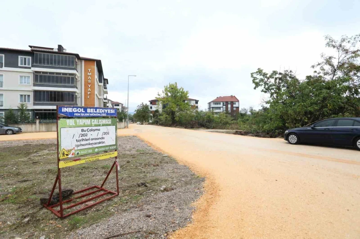 İnegöl Cerrah'ta 27 sokak için sathi kaplama çalışması başladı
