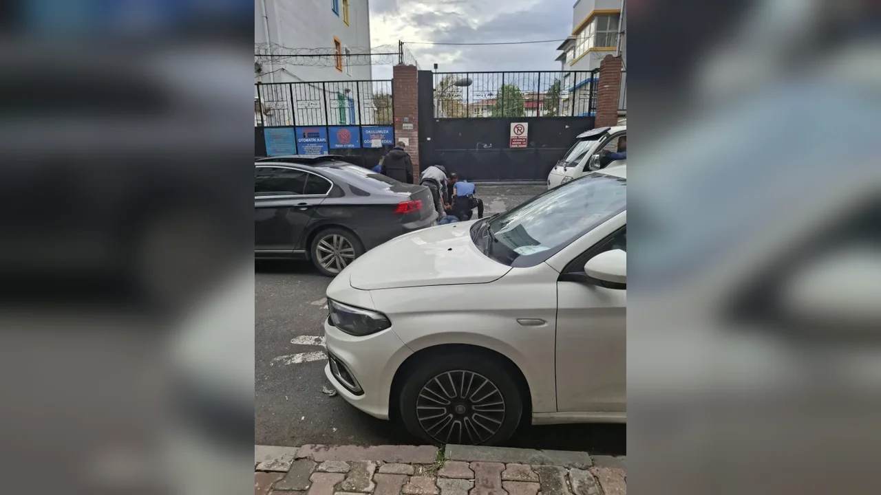 Zeytinburnu okul çevresi uygulamasında 2 şüpheli yakalandı