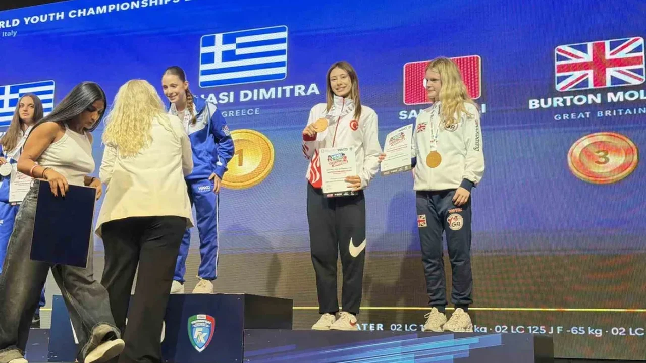 Aslı Salım, İtalya'daki Kick Boks Dünya Şampiyonası'nda üçüncü