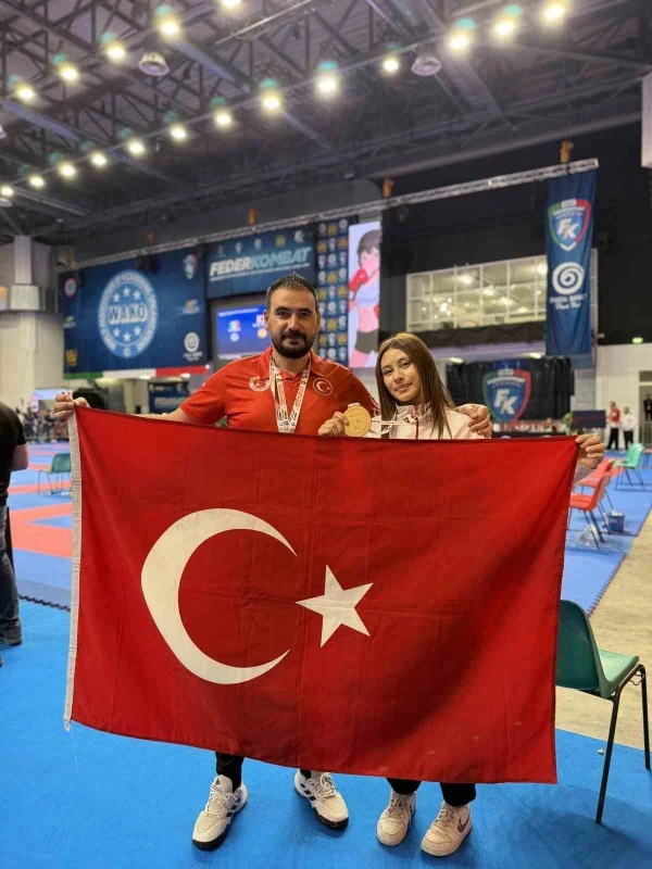Aslı Salım, İtalya'daki Kick Boks Dünya Şampiyonası'nda üçüncü