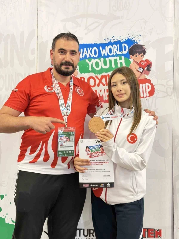 Aslı Salım, İtalya'daki Kick Boks Dünya Şampiyonası'nda üçüncü