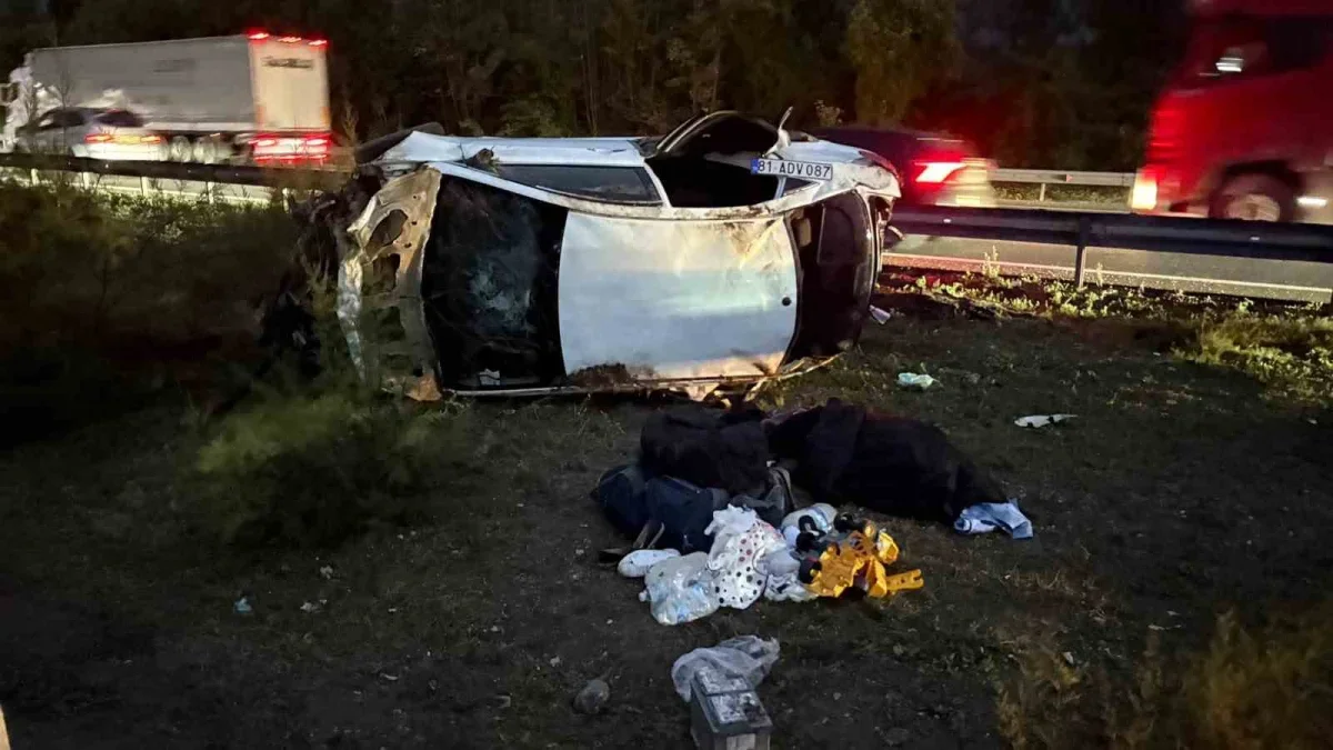 Anadolu Otoyolu Hendek'te otomobil devrildi: 1 ölü, 4 yaralı