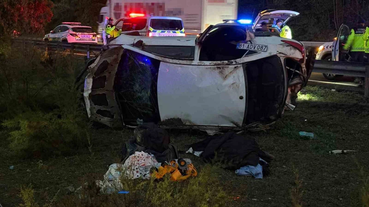 Anadolu Otoyolu Hendek'te otomobil devrildi: 1 ölü, 4 yaralı