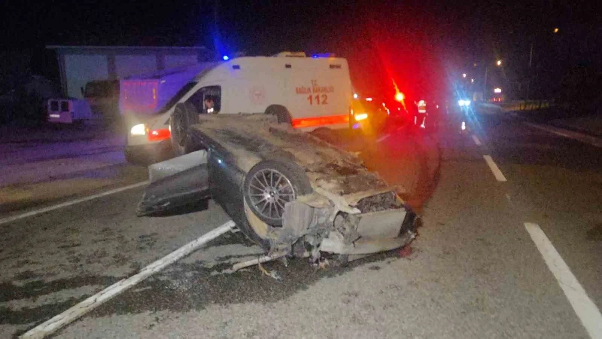 Orhangazi'de otomobil kamyonete çarptı: 3 yaralı, 1'i ağır