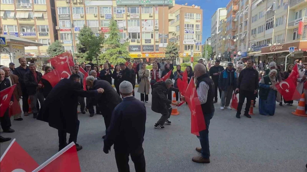 Dünya Yaşlılar Günü Balıkesir'de yürüyüş ve müzikle kutlandı