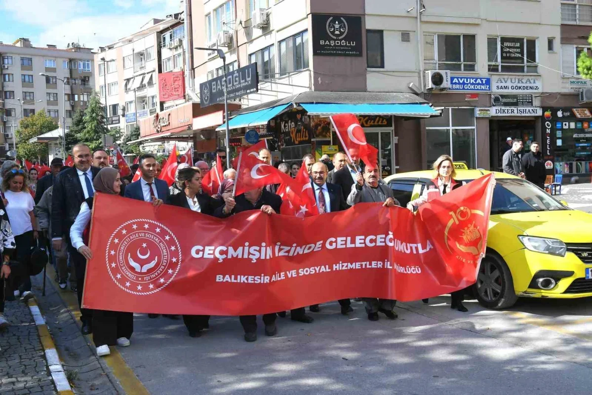 Dünya Yaşlılar Günü Balıkesir'de yürüyüş ve müzikle kutlandı