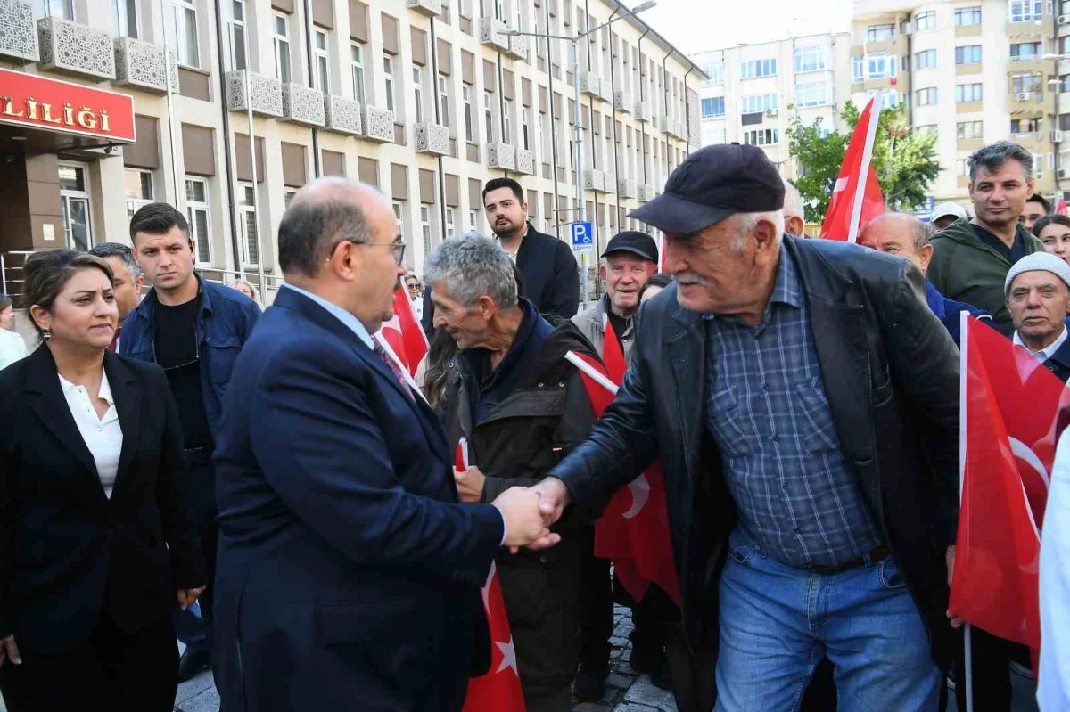 Dünya Yaşlılar Günü Balıkesir'de yürüyüş ve müzikle kutlandı