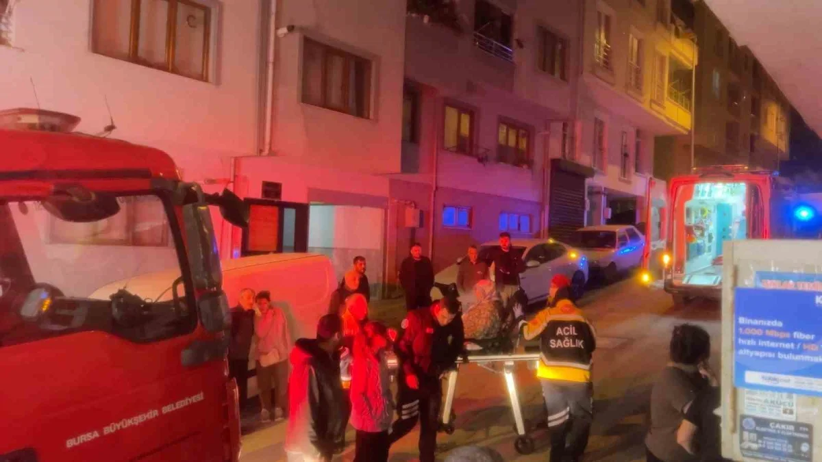 Bursa Mudanya'da asansör halatı duman çıkardı, bina tahliye edildi