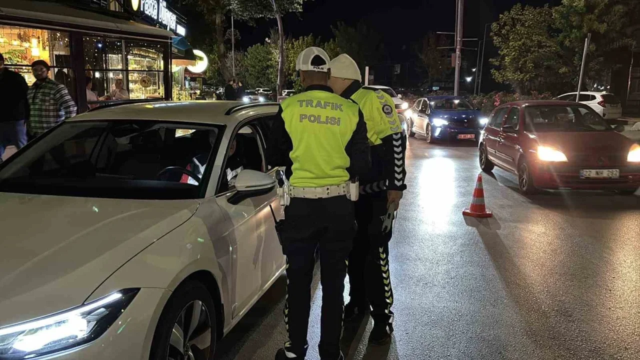 Edirne'de ehliyeti biten sürücüden doğum günü tepkisi
