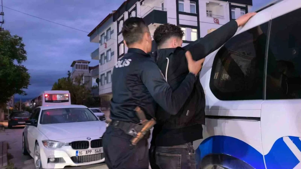 İnegöl'de ehliyet sınavında kopya düzeneğiyle yakalandı
