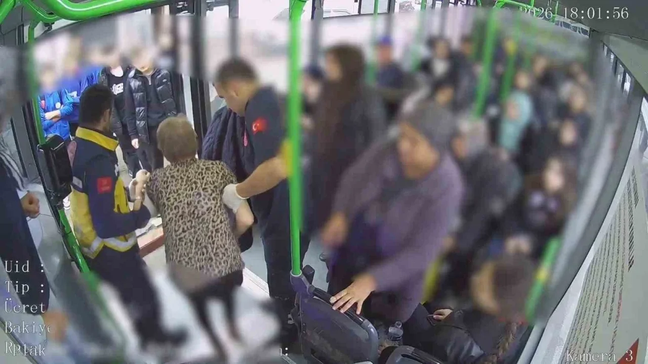 Yasemin Alıç İnegöl'de fenalaşan yolcu için 112'yi aradı