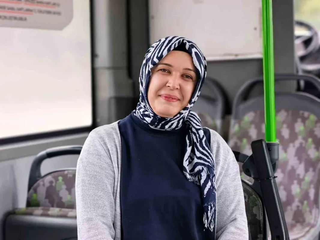 Yasemin Alıç İnegöl'de fenalaşan yolcu için 112'yi aradı
