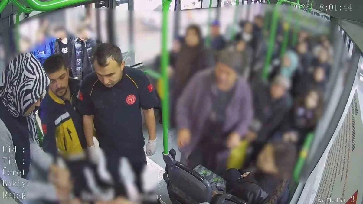 Yasemin Alıç İnegöl'de fenalaşan yolcu için 112'yi aradı