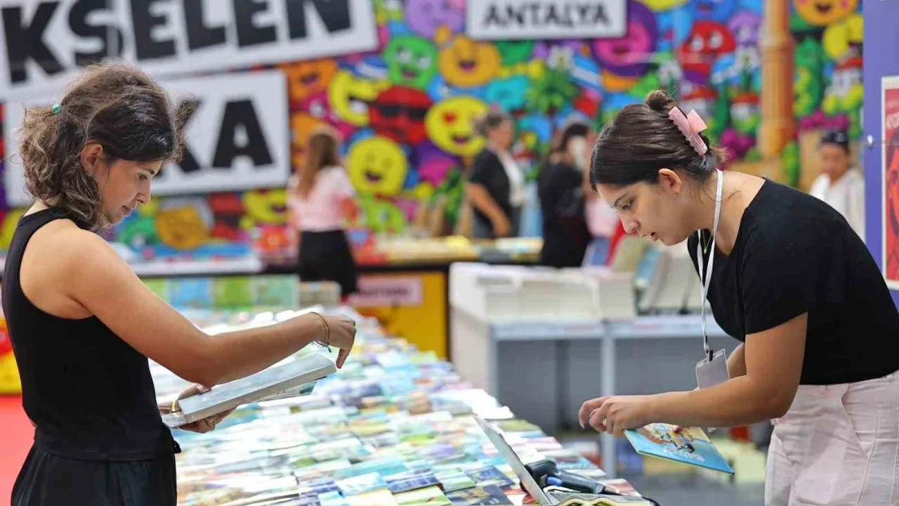Antalya Kitap Fuarı açıldı: 250 yayınevi ve 300 yazar geliyor