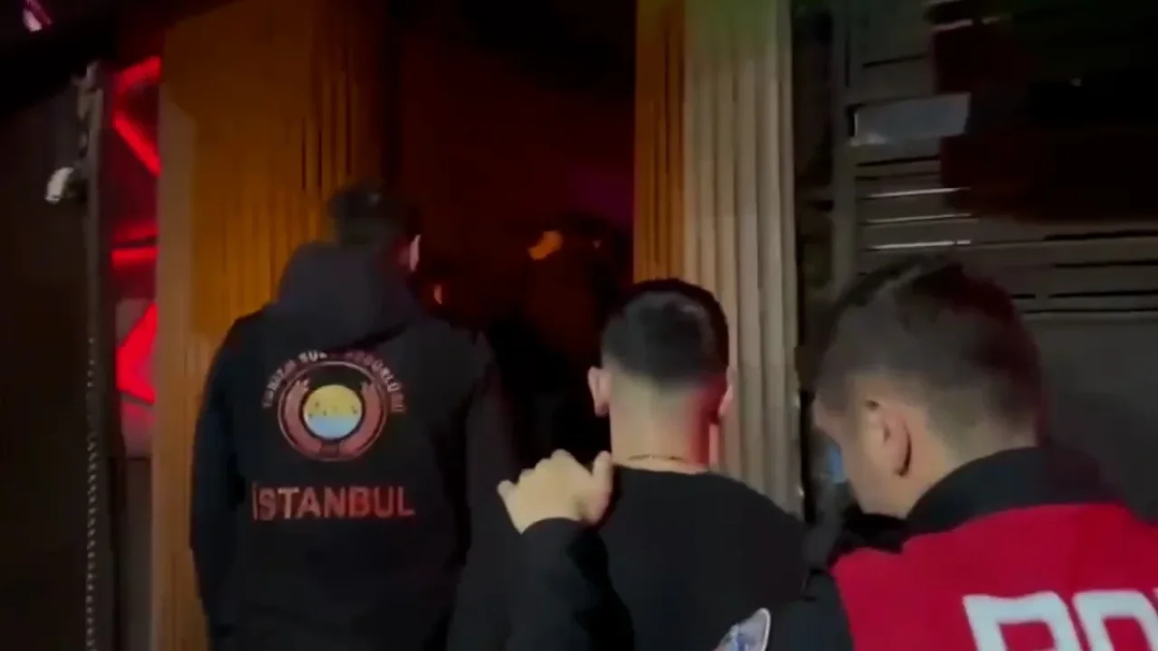 Beyoğlu denetiminde 11 aranan şahıs yakalandı, 10 iş yeri kapatıldı