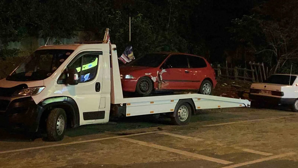 Sarıyer'de kaçan aracın sıkıştırdığı otomobil 6 araca çarptı