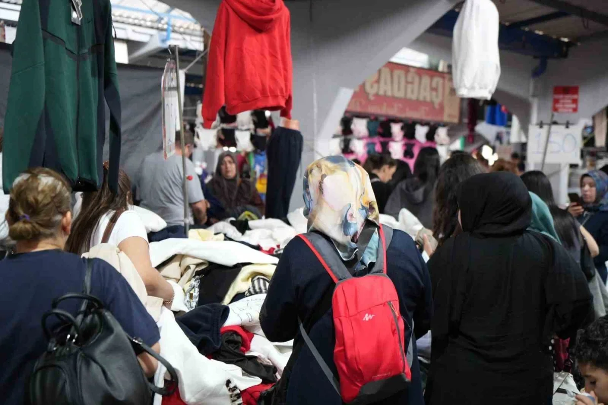 Edirne Balkan Pazarı'nda Bulgar turist yoğunluğu esnafı sevindirdi