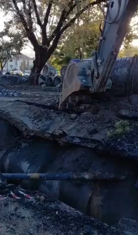 Eyüpsultan Bulvarı'nda kısmi göçük: Trafik yoğunluğu oluştu