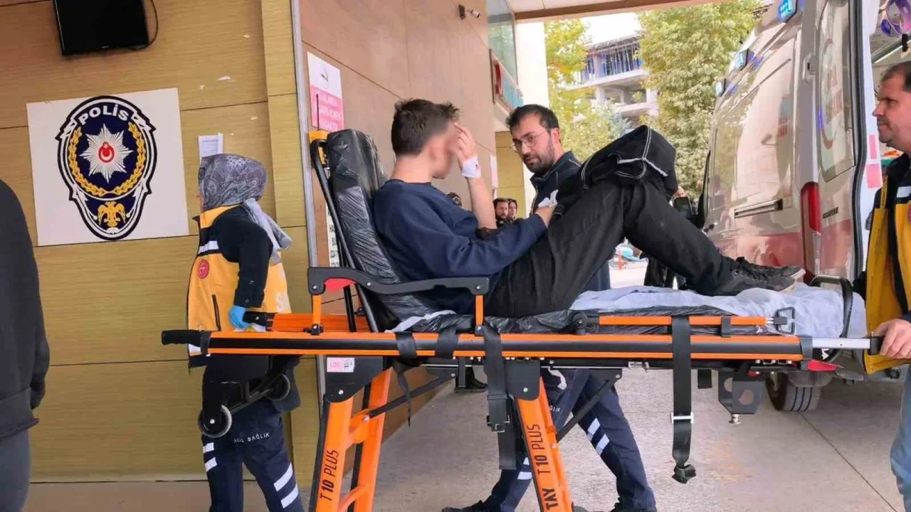 İnegöl'de motosiklet zincirine sıkışan gencin parmağı koptu