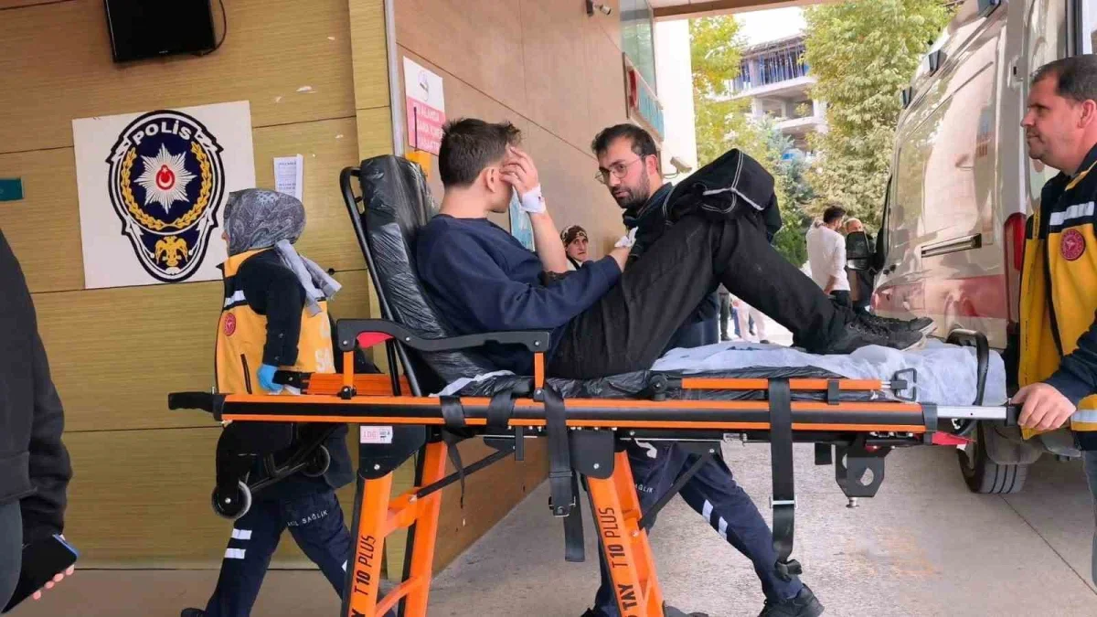 İnegöl'de motosiklet zincirine sıkışan gencin parmağı koptu
