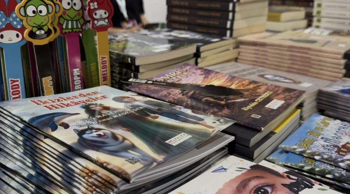 Kocaeli Kitap Fuarı'nda ikiz yazarlar 4 bin 800 kitap okudu