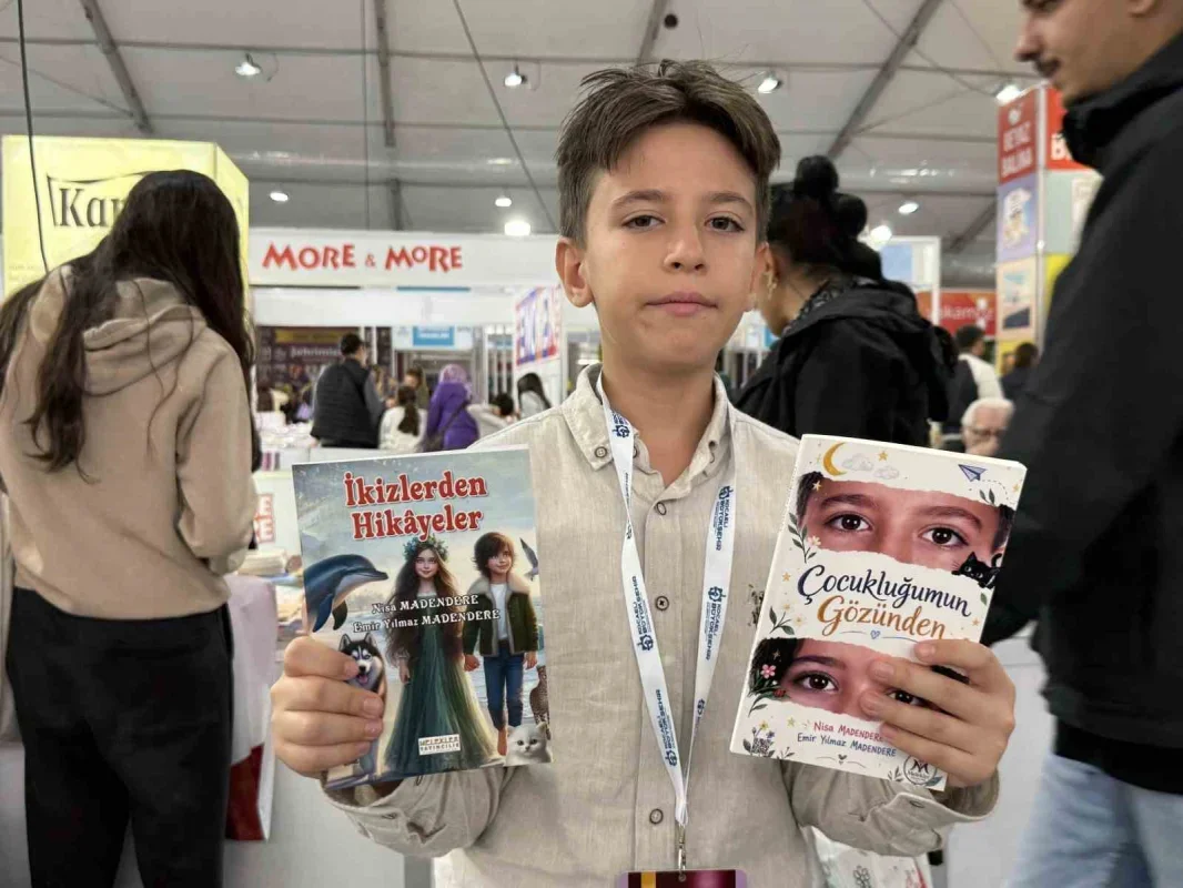 Kocaeli Kitap Fuarı'nda ikiz yazarlar 4 bin 800 kitap okudu
