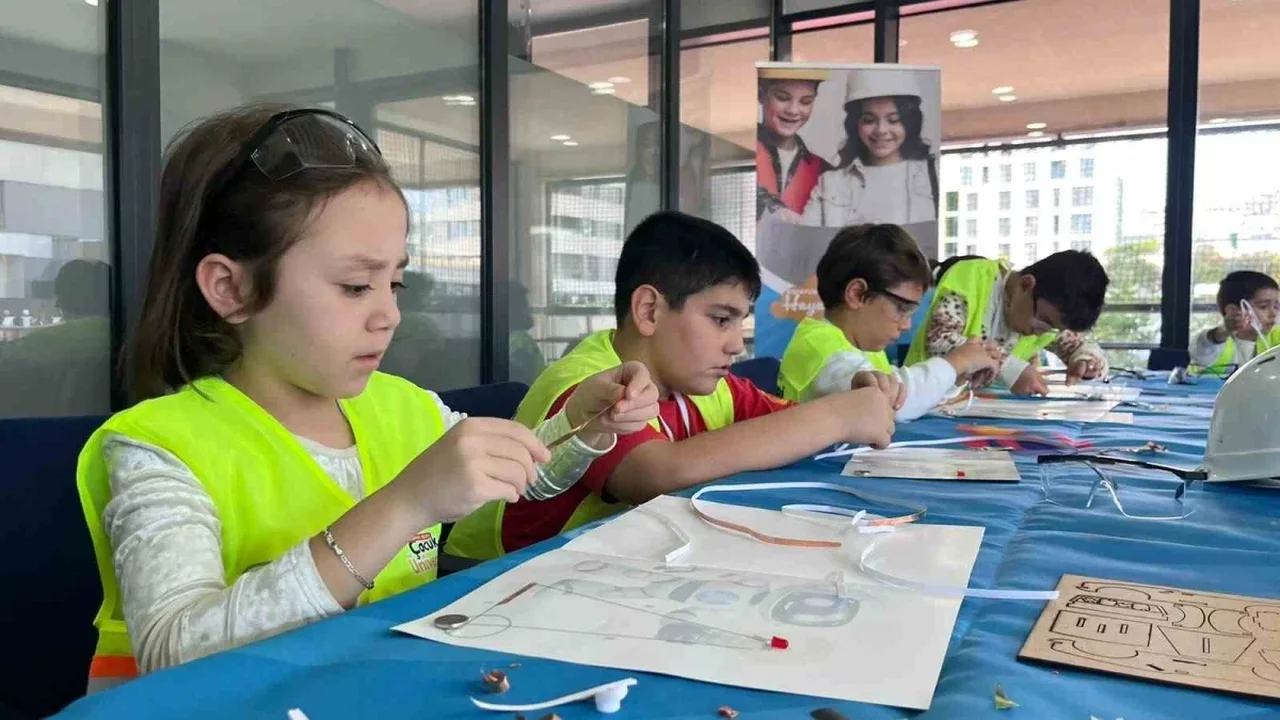 Esenyurt Hayal Fabrikası çocuk atölyeleri 10 merkezde başladı