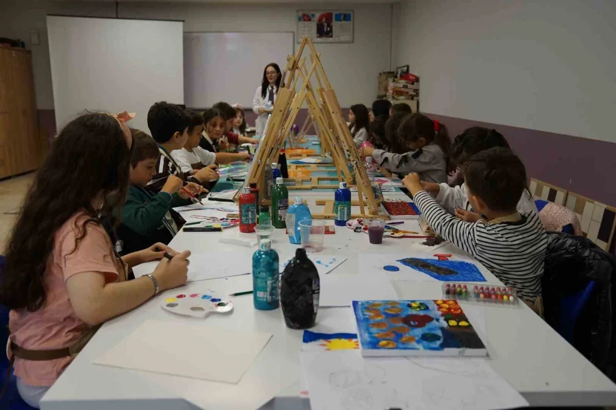 Esenyurt Hayal Fabrikası çocuk atölyeleri 10 merkezde başladı