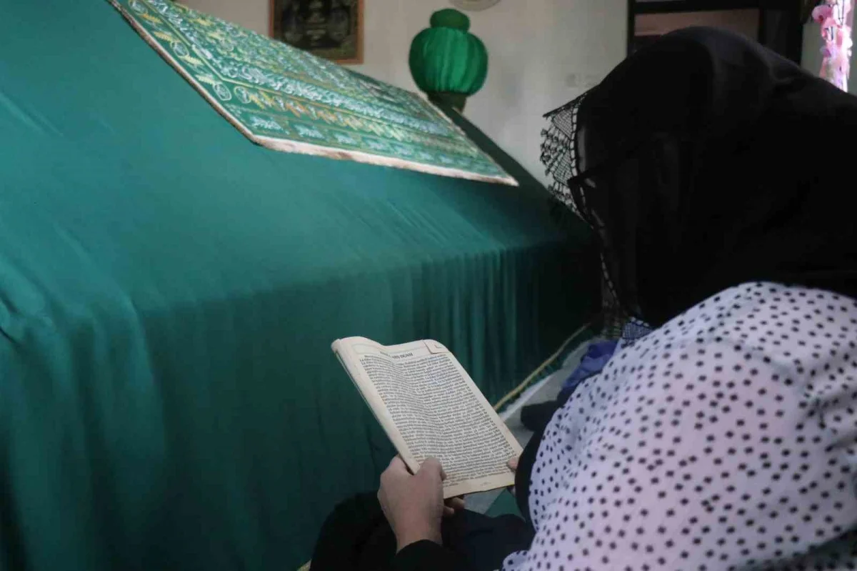 Sakar Baba Türbesi Sakarya'da ziyaretçilerine huzur veriyor