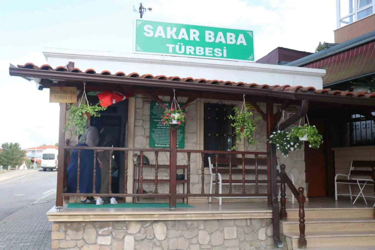 Sakar Baba Türbesi Sakarya'da ziyaretçilerine huzur veriyor