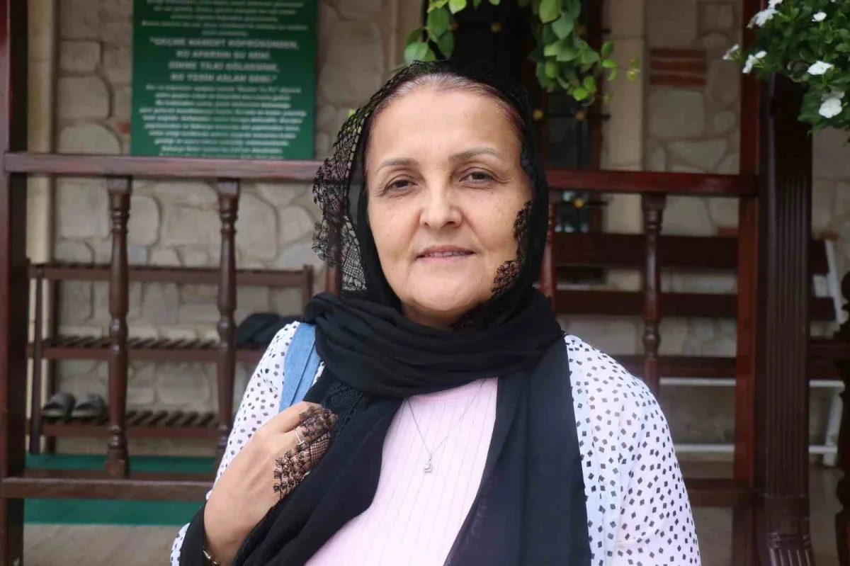 Sakar Baba Türbesi Sakarya'da ziyaretçilerine huzur veriyor